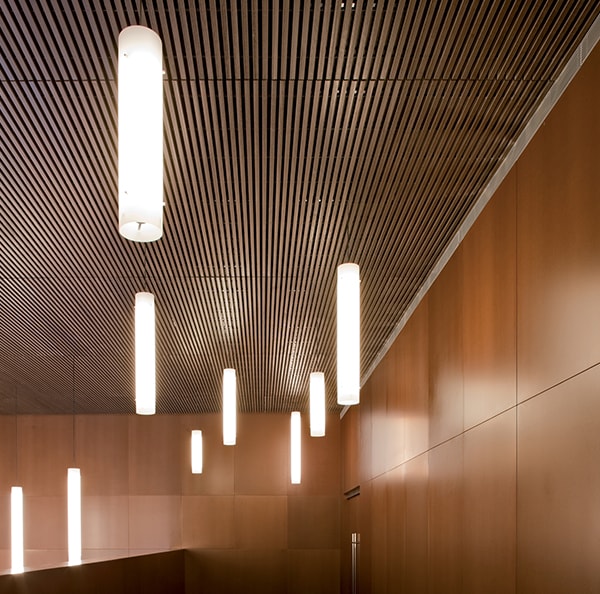 Lineair houten plafond